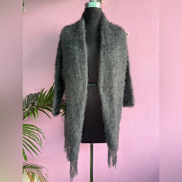 Faux fur korean shrug FIXED FIXED FIXED NO OFFERS PLZ❌ - Picture 3 of 11